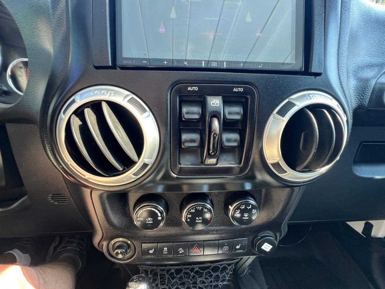 Jeep Wrangler Unlimited 4WD 4dr Sahara 2016