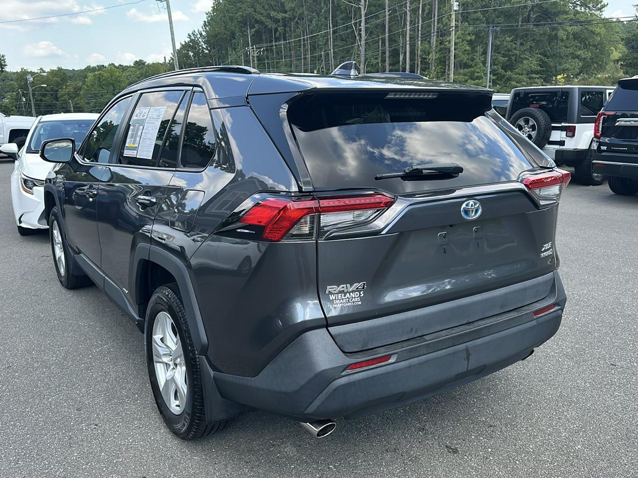 Toyota RAV4 Hybrid XLE AWD 2021