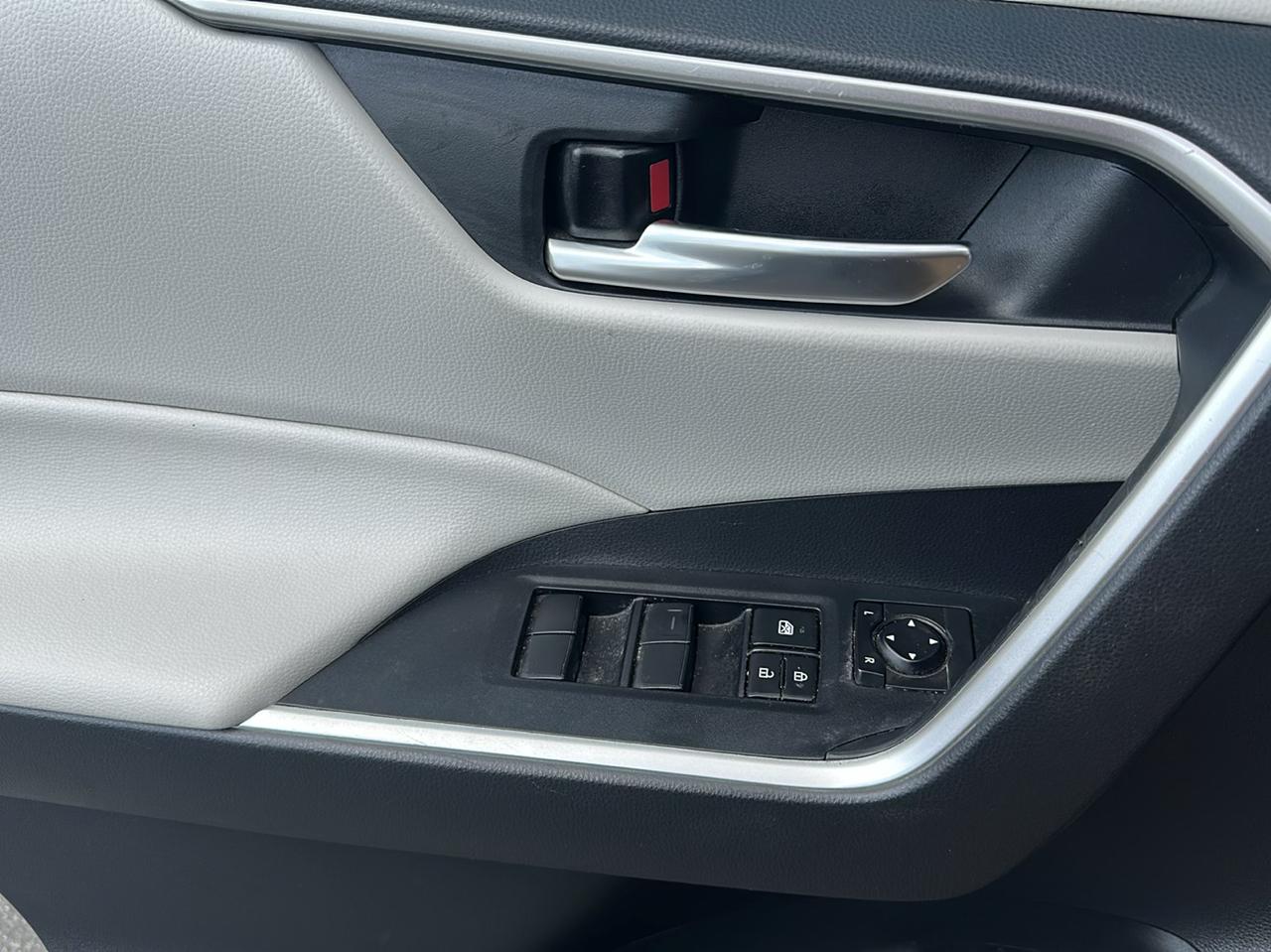 Toyota RAV4 Hybrid XLE AWD 2021