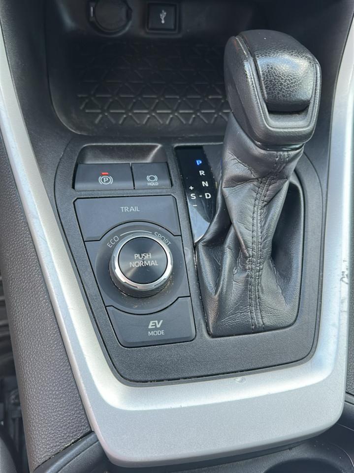 Toyota RAV4 Hybrid XLE AWD 2021