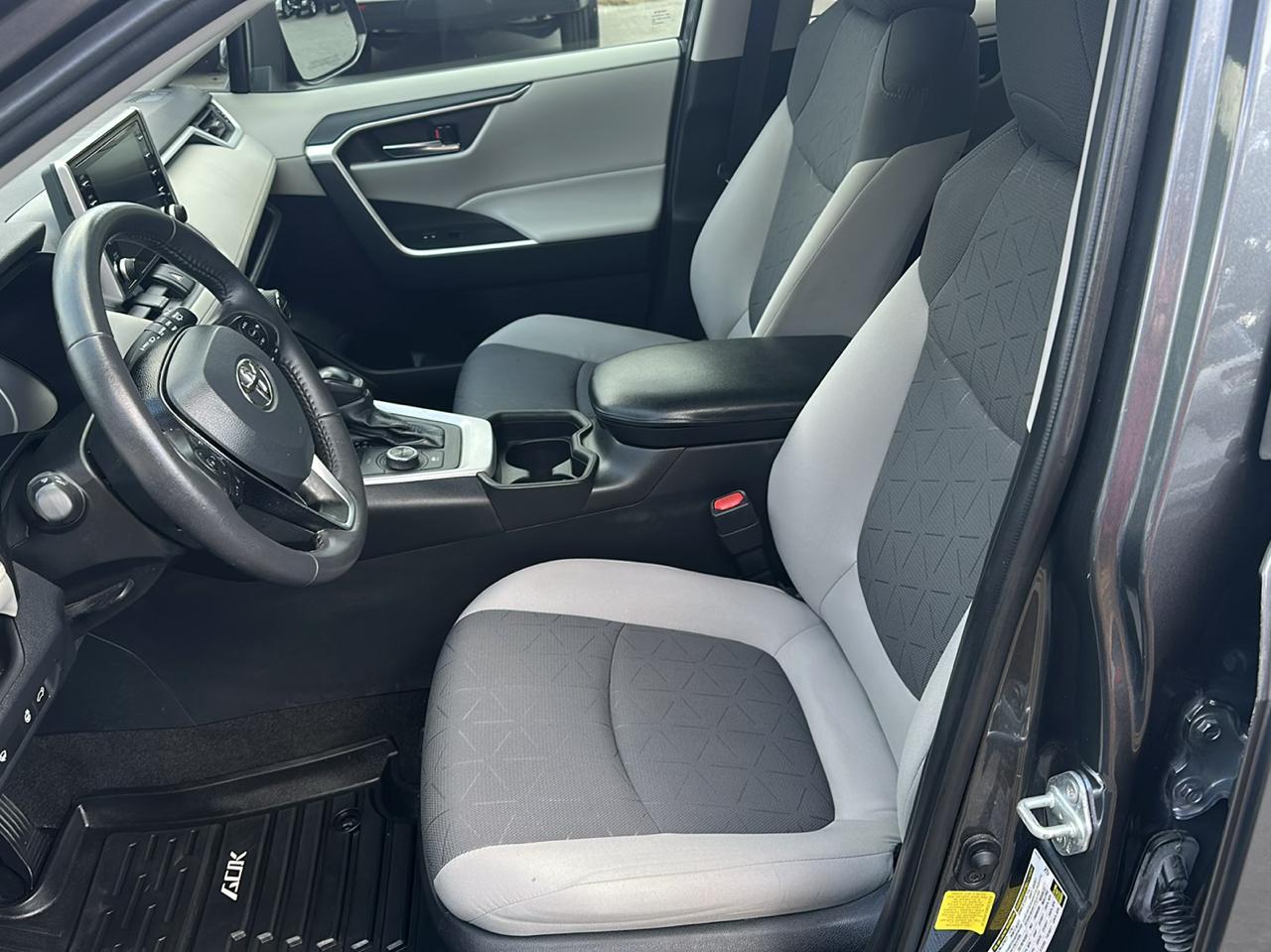 Toyota RAV4 Hybrid XLE AWD 2021