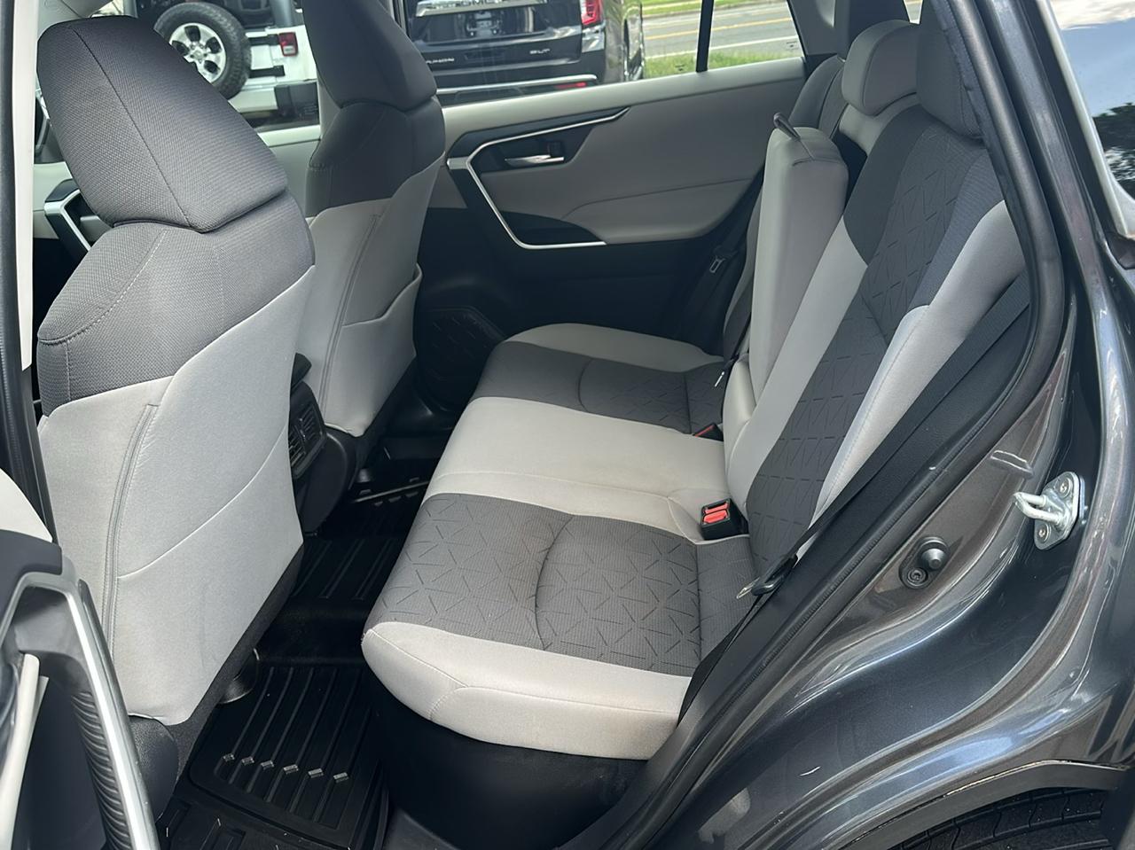 Toyota RAV4 Hybrid XLE AWD 2021
