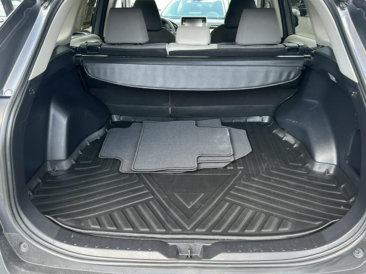 Toyota RAV4 Hybrid XLE AWD 2021