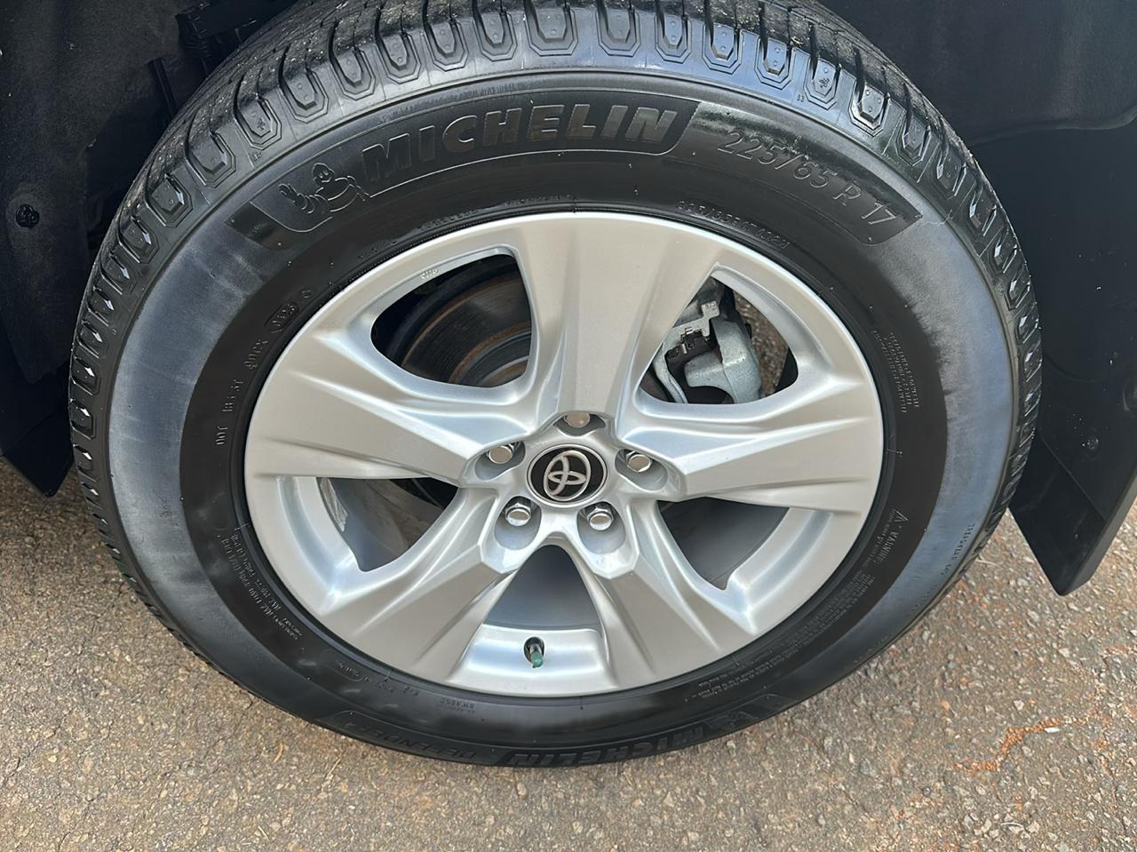 Toyota RAV4 Hybrid XLE AWD 2021