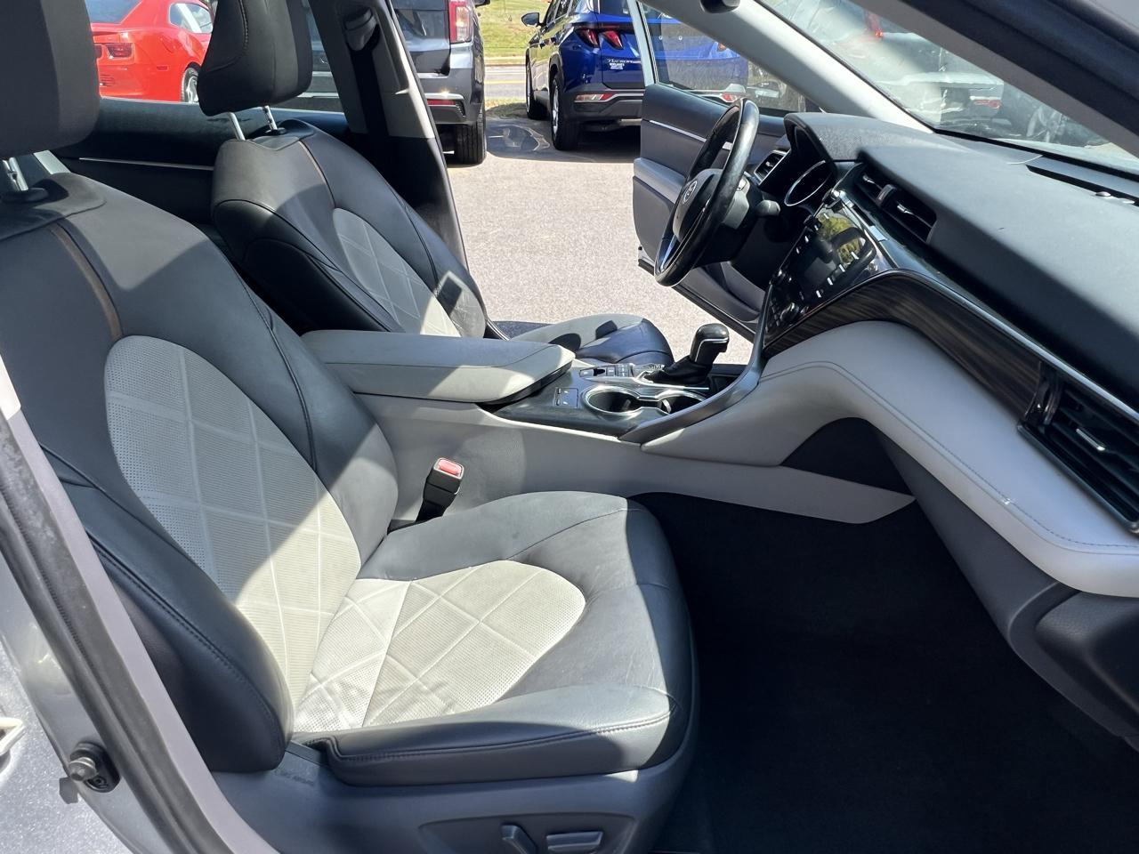Toyota Camry XLE Auto (Natl) 2019