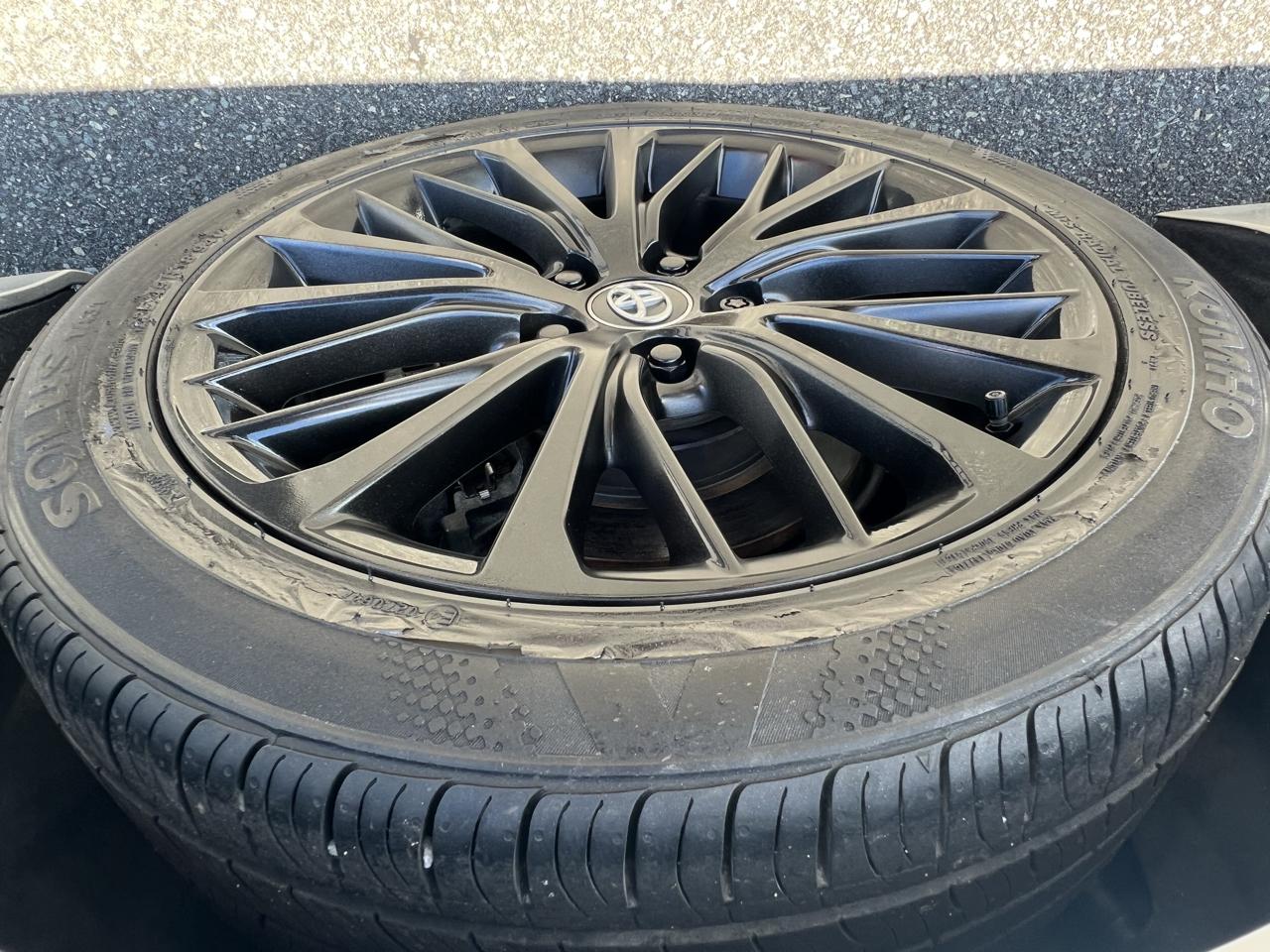Toyota Camry XLE Auto (Natl) 2019