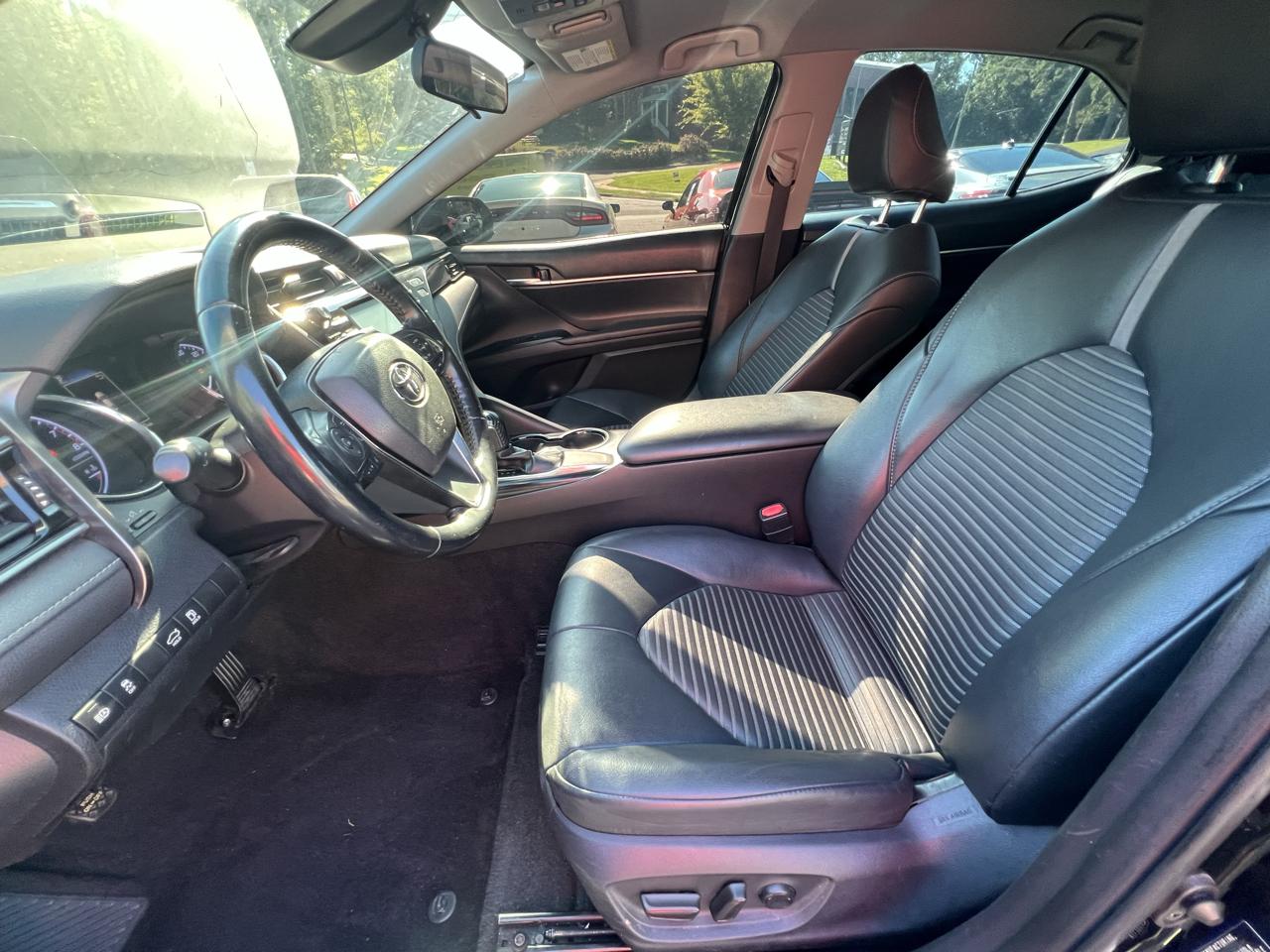 Toyota Camry XLE Auto (Natl) 2019