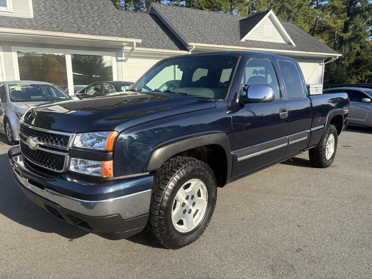 Chevrolet Silverado 1500 Ext Cab 143.5" WB 4WD LT1 2006