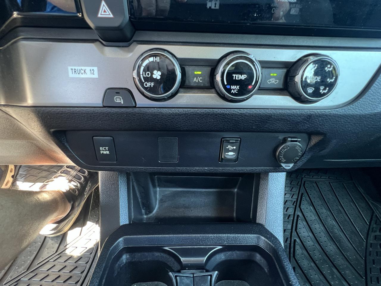 Toyota Tacoma 2WD Access Cab I4 AT SR5 (Natl) 2016