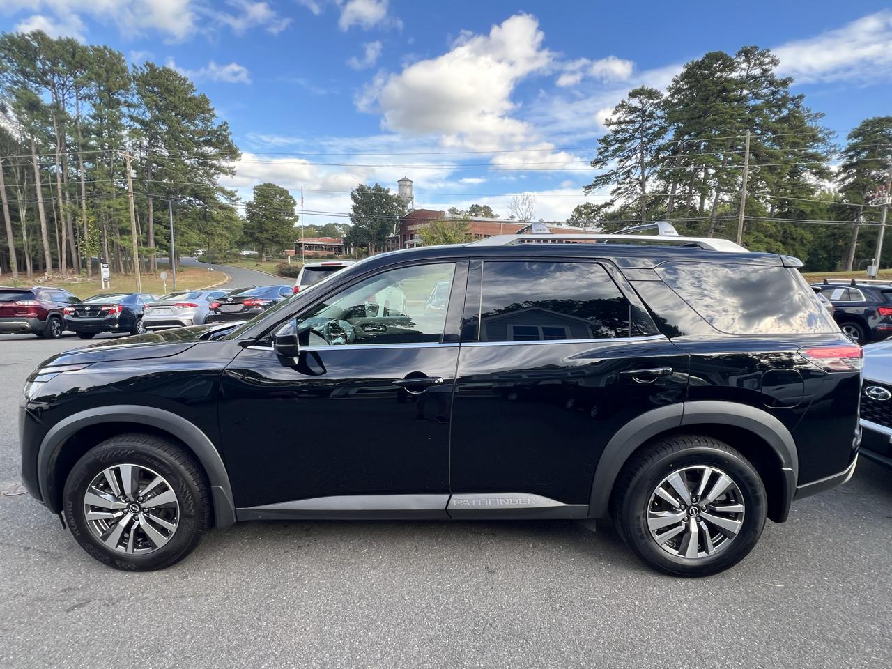 Nissan Pathfinder SL 4WD 2023