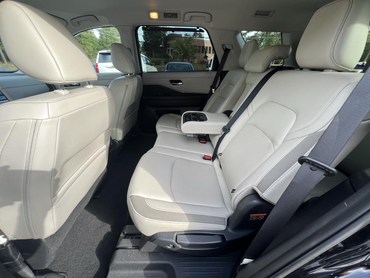 Nissan Pathfinder SL 4WD 2023