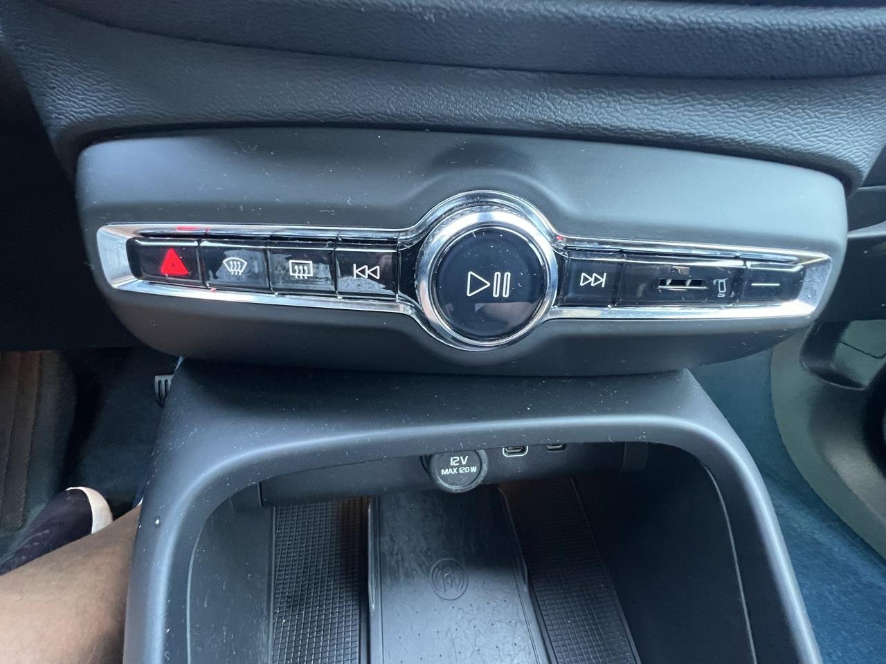 Volvo XC40 Recharge Pure Electric Twin eAWD Plus 2023