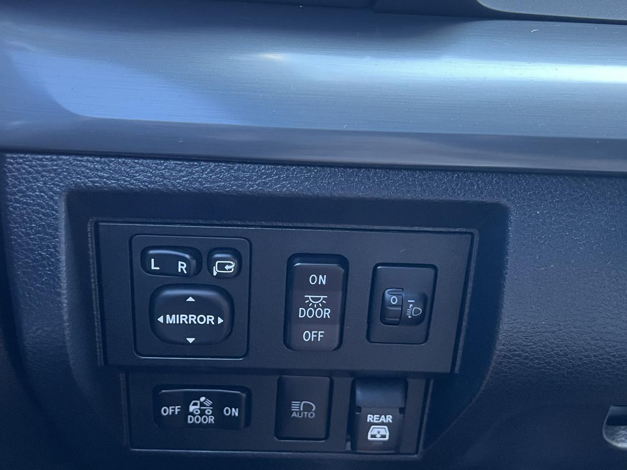 Toyota Tundra 4WD Platinum CrewMax 5.5' Bed 5.7L (Natl) 2020