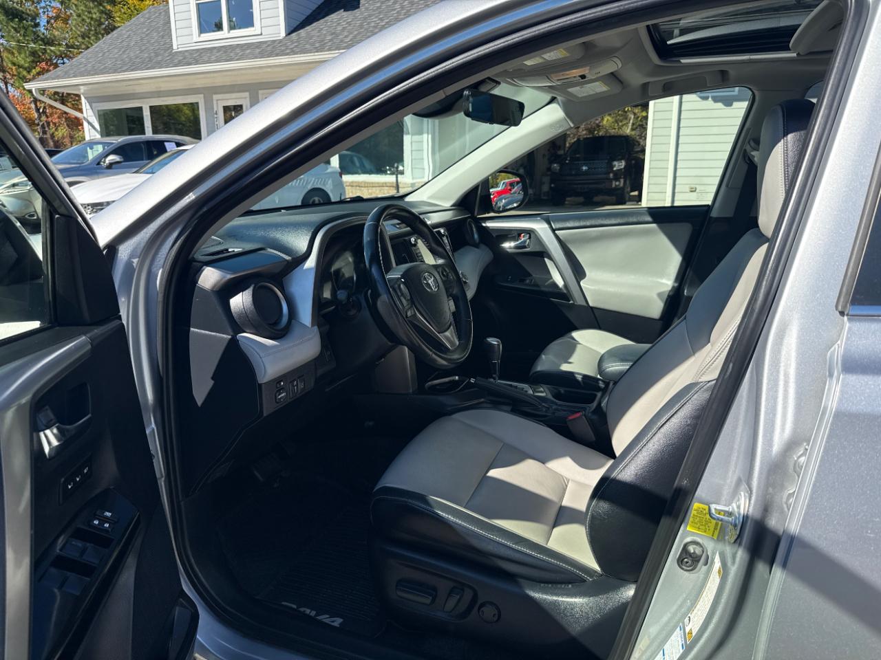Toyota RAV4 Hybrid Limited AWD (Natl) 2017