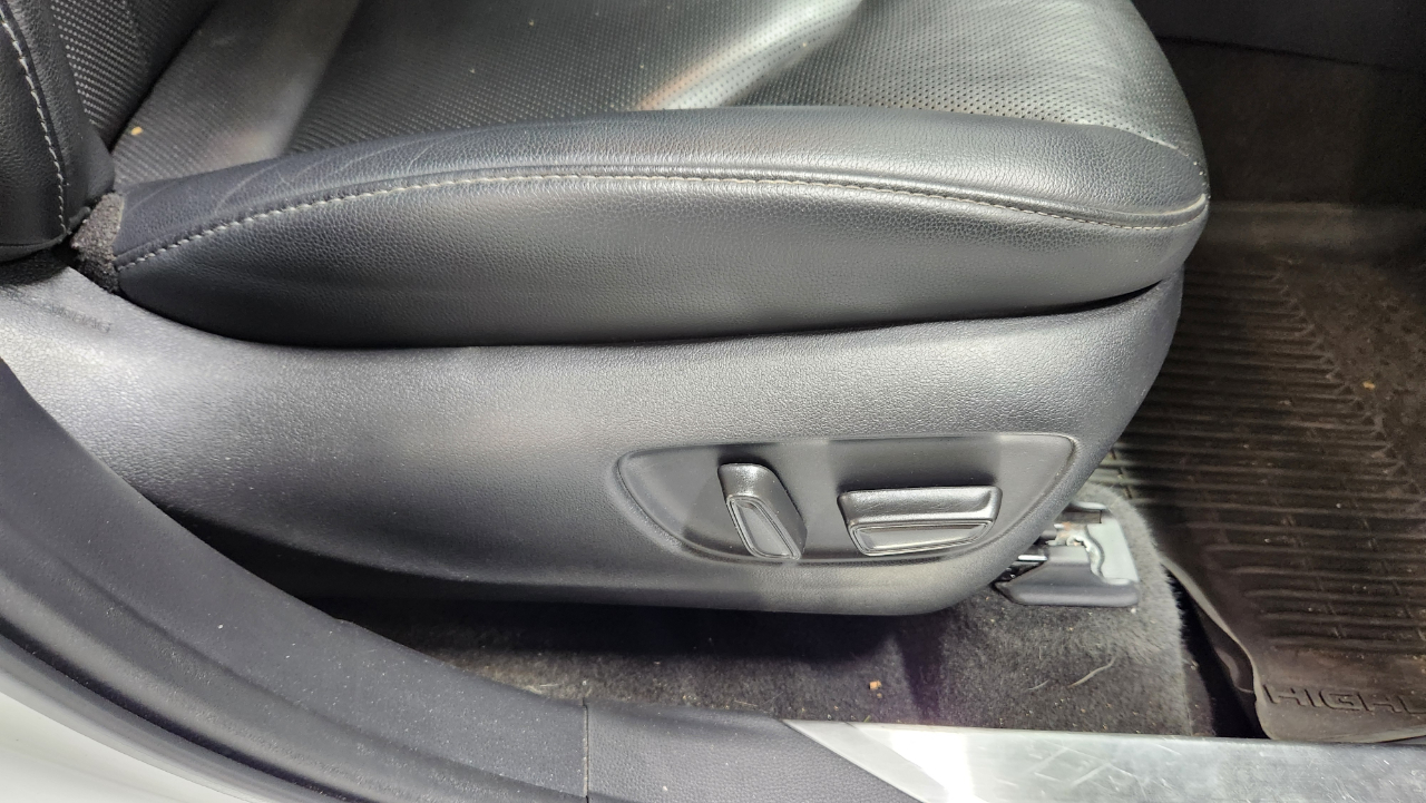 Toyota Highlander Hybrid Limited AWD 2023 Toyota Highlander Hybrid Limited AWD 2023