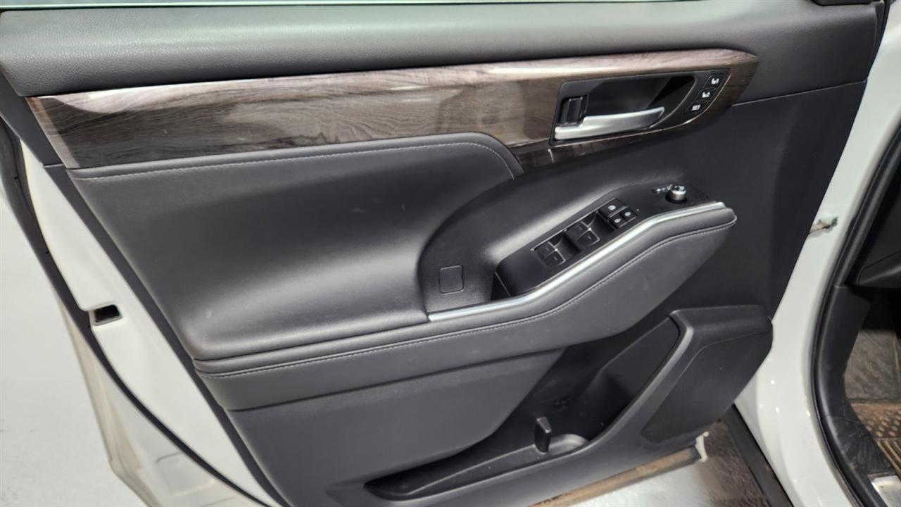 Toyota Highlander Hybrid Limited AWD 2023