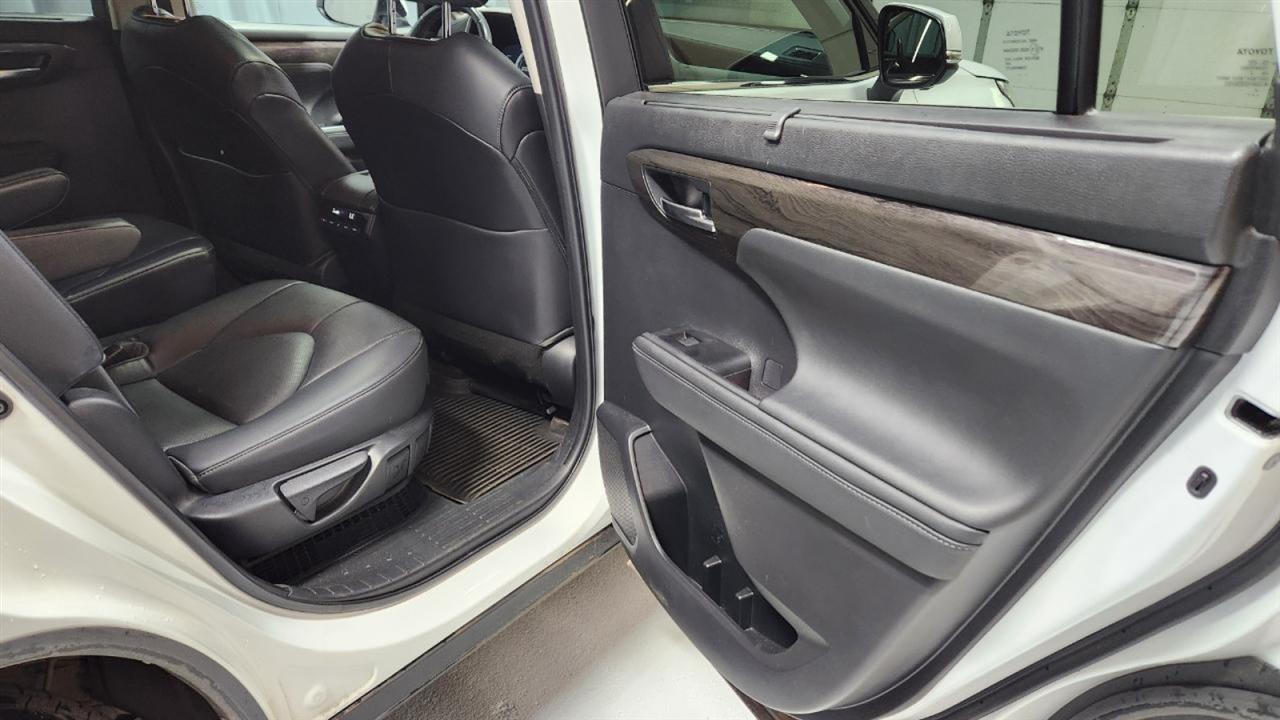 Toyota Highlander Hybrid Limited AWD 2023