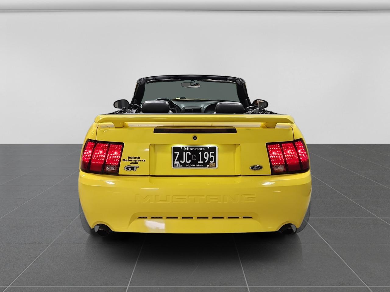 Ford Mustang GT Deluxe Convertible 2001