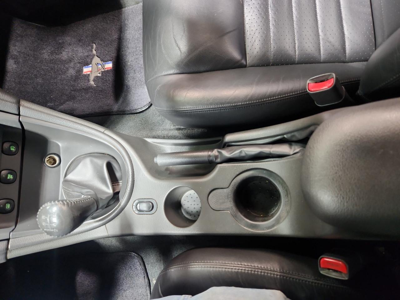 Ford Mustang GT Deluxe Convertible 2001