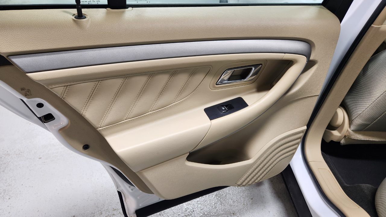 Ford Taurus SE FWD 2014