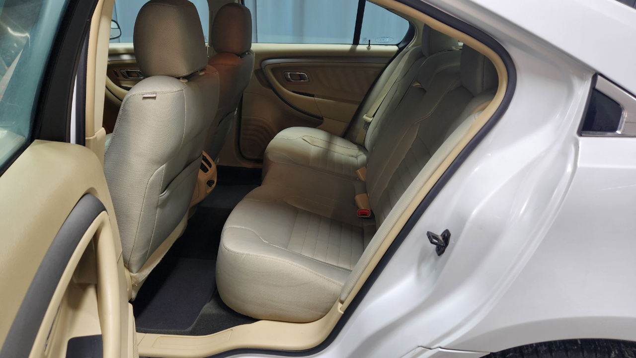 Ford Taurus SE FWD 2014