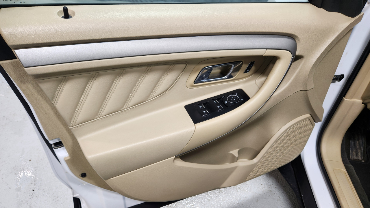 Ford Taurus SE FWD 2014