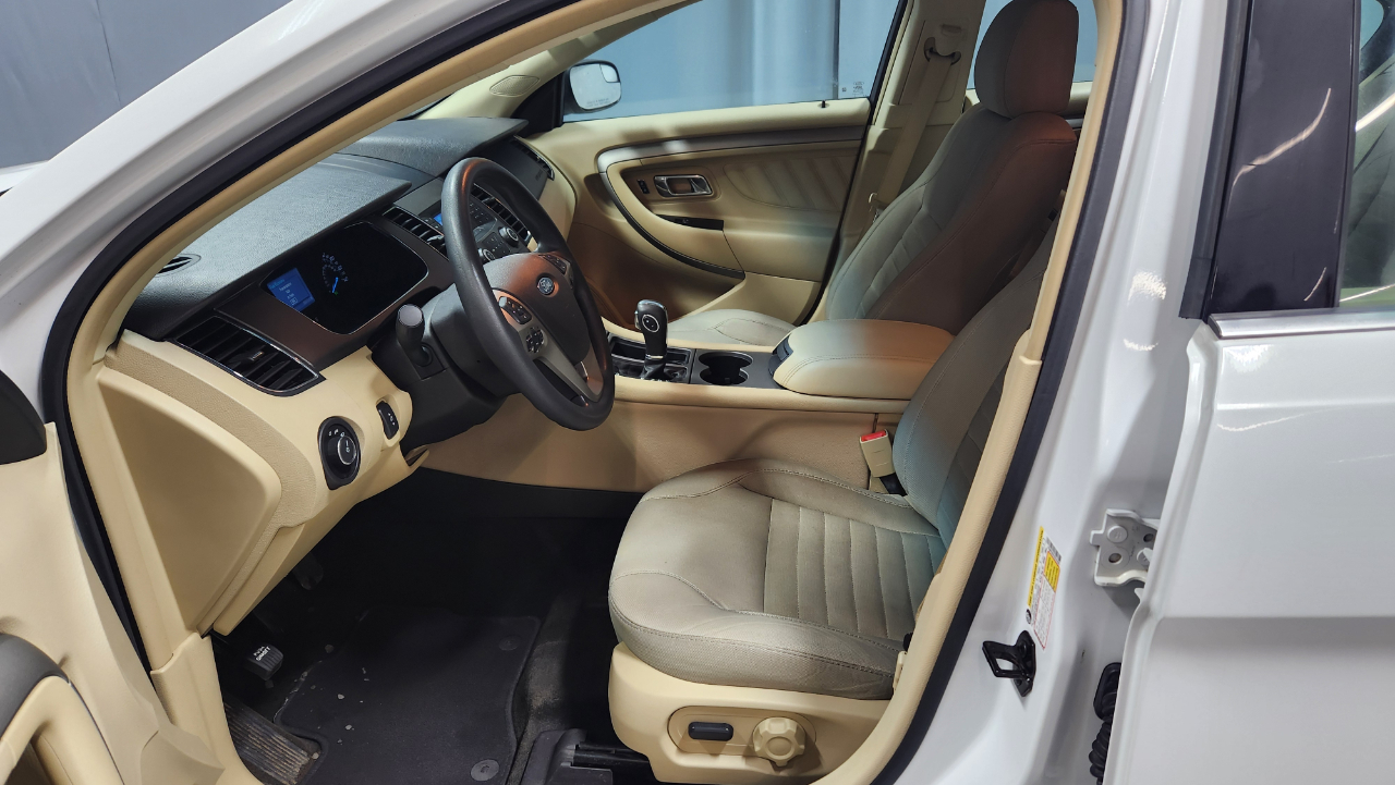 Ford Taurus SE FWD 2014