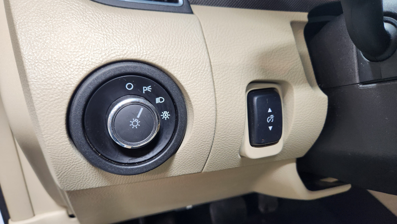 Ford Taurus SE FWD 2014