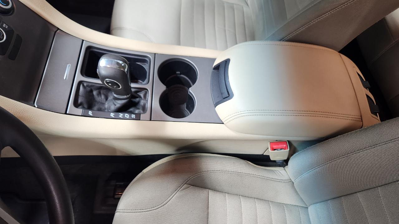 Ford Taurus SE FWD 2014