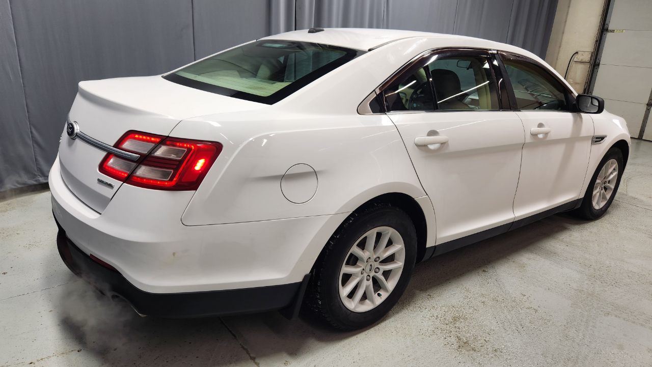 Ford Taurus SE FWD 2014