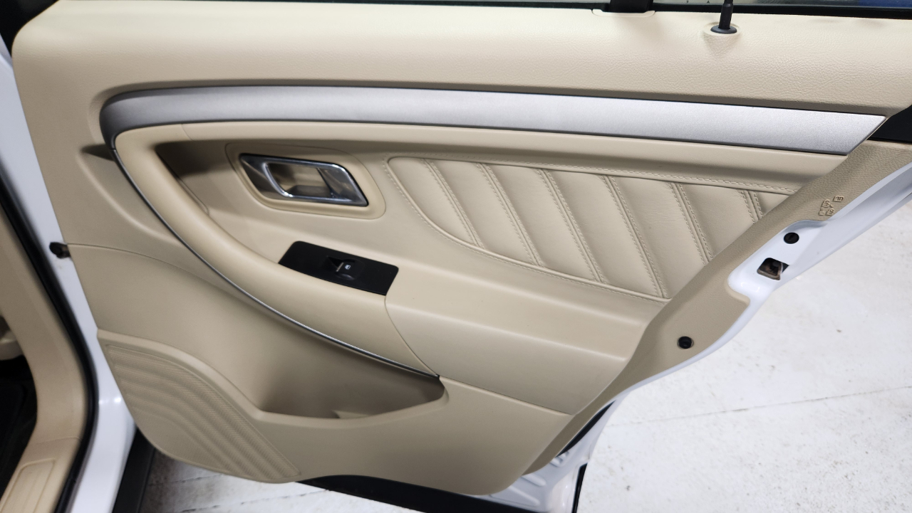 Ford Taurus SE FWD 2014