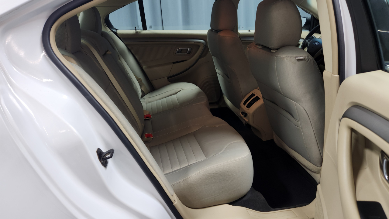 Ford Taurus SE FWD 2014