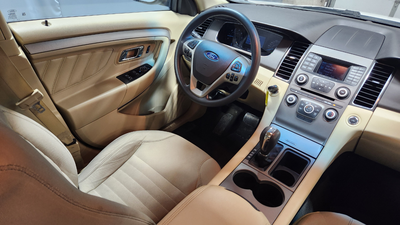 Ford Taurus SE FWD 2014