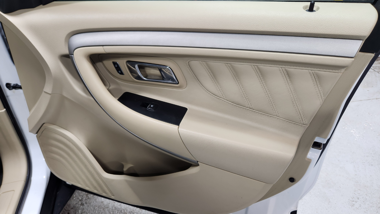 Ford Taurus SE FWD 2014