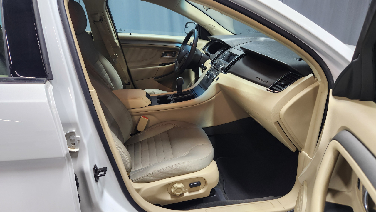 Ford Taurus SE FWD 2014