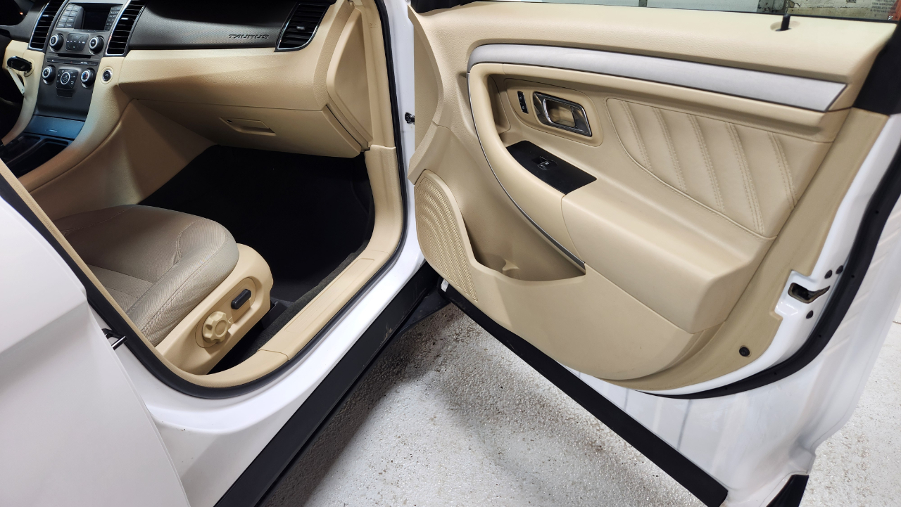 Ford Taurus SE FWD 2014