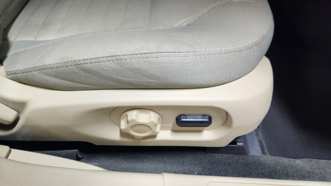 Ford Taurus SE FWD 2014