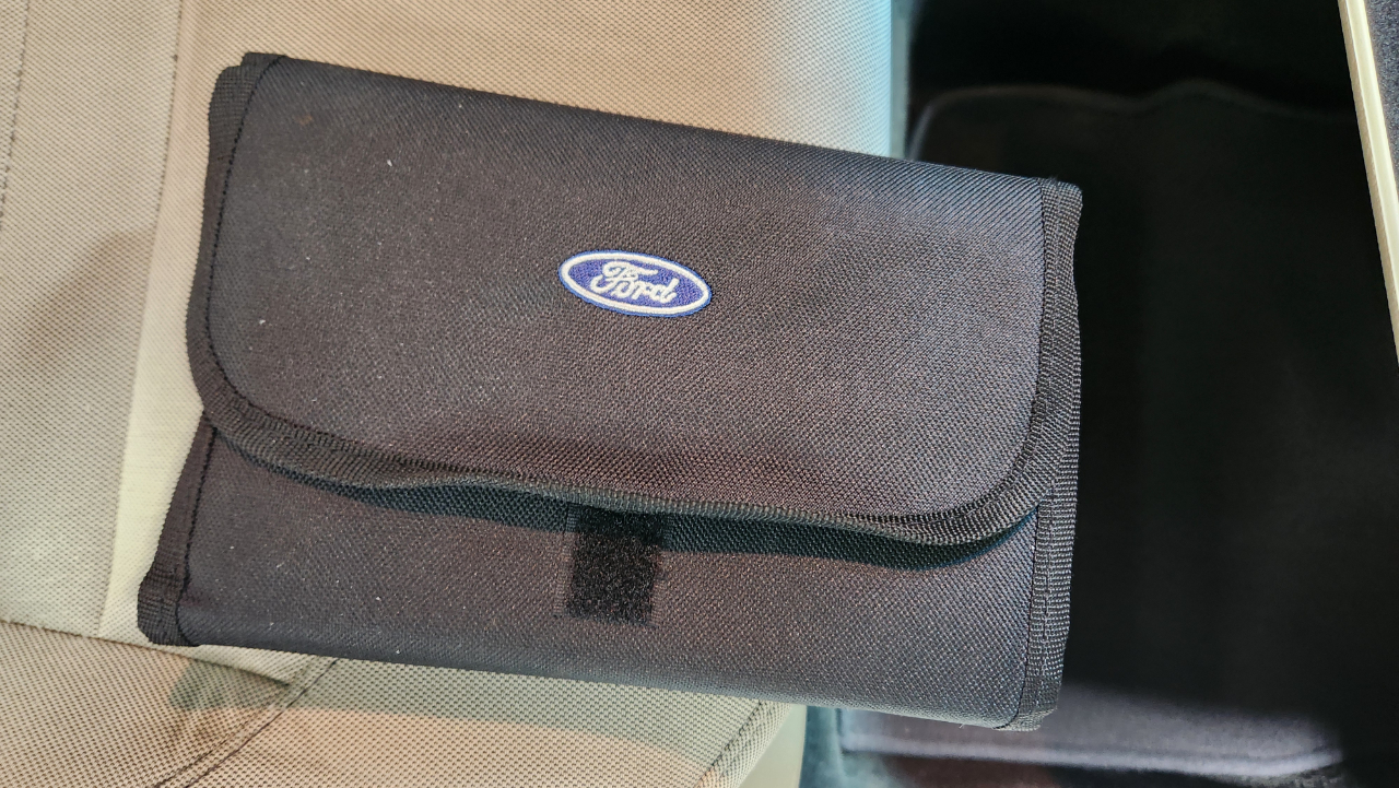 Ford Taurus SE FWD 2014