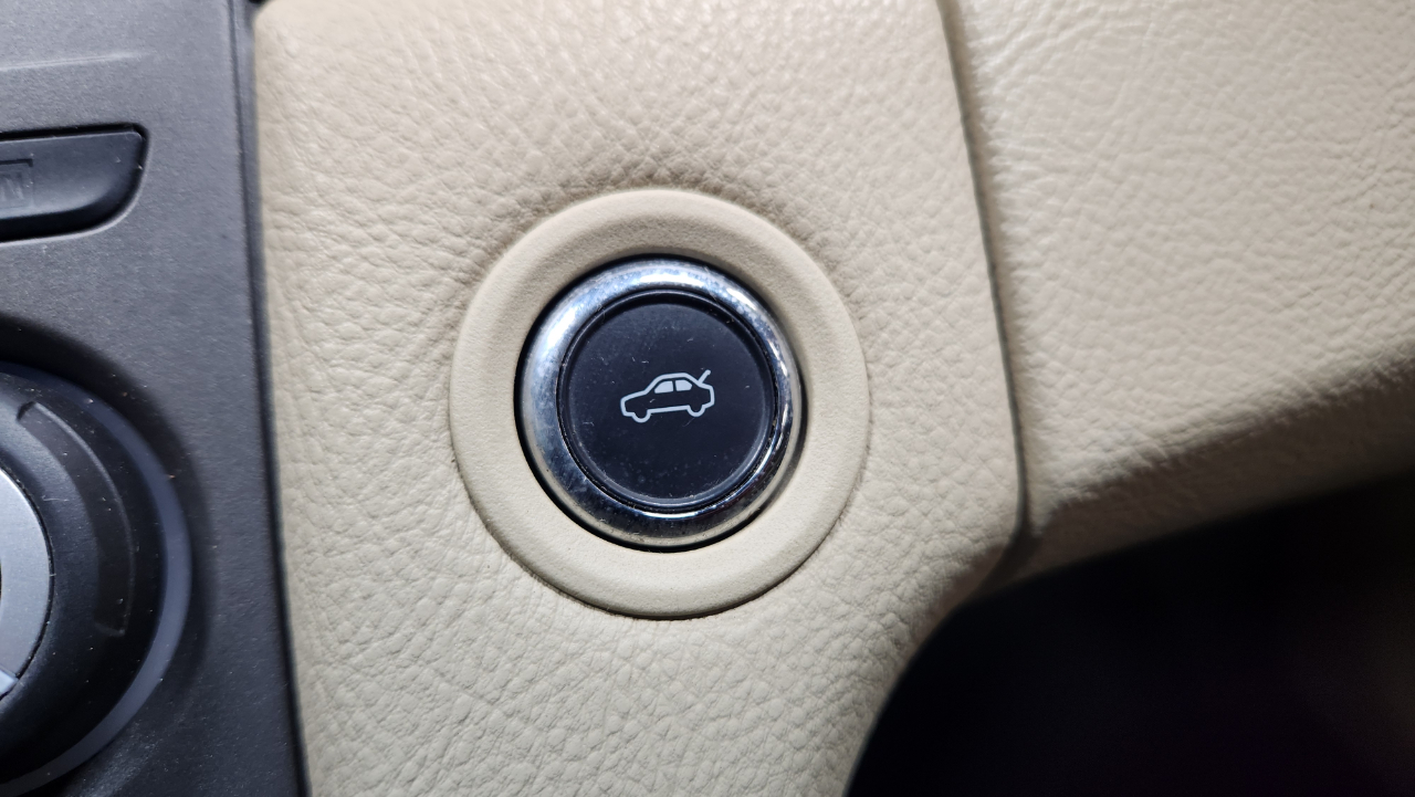 Ford Taurus SE FWD 2014