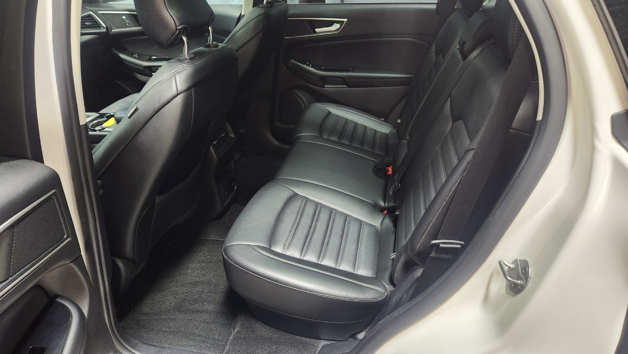 2017 Ford Edge SEL photo 10