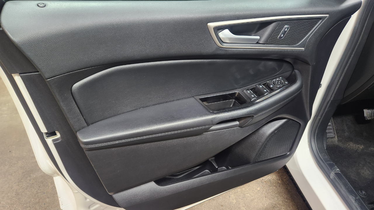 2017 Ford Edge SEL photo 17