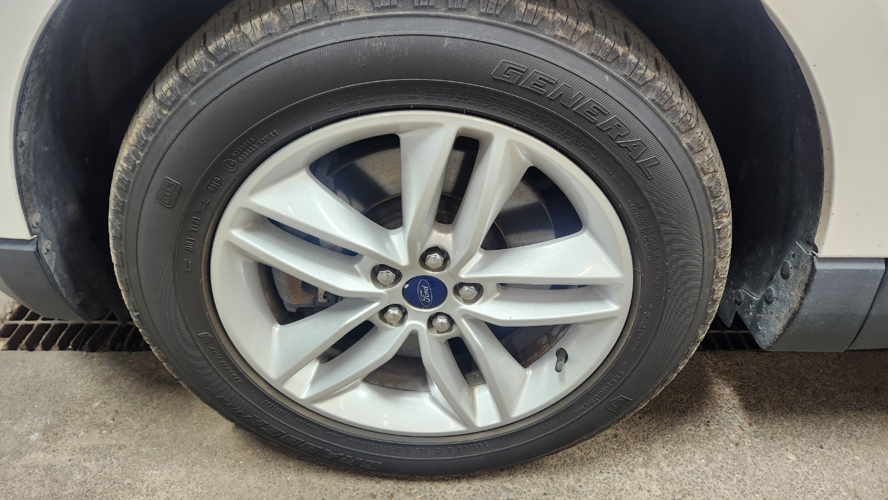 2017 Ford Edge SEL photo 22