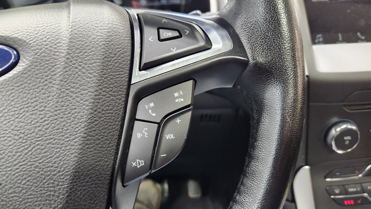 2017 Ford Edge SEL photo 38