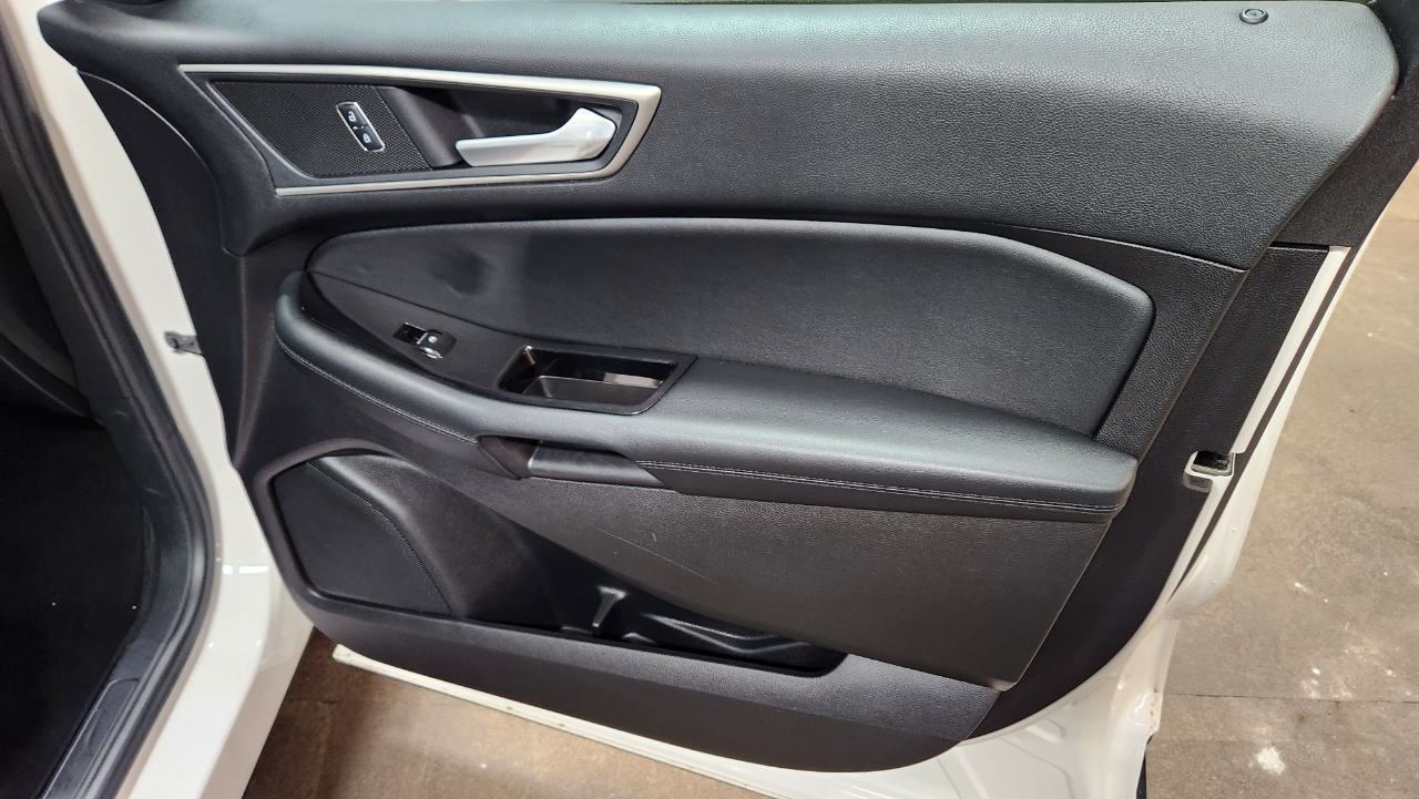 2017 Ford Edge SEL photo 39