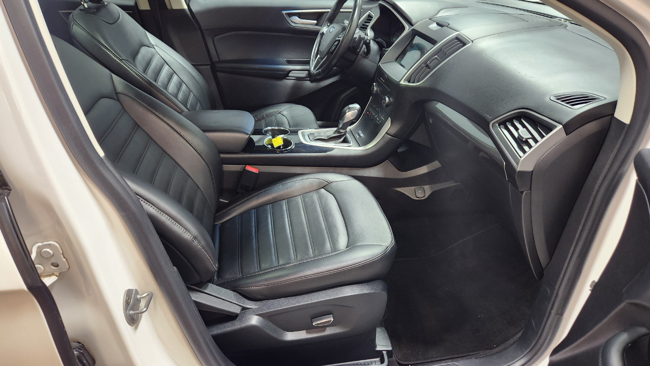 2017 Ford Edge SEL photo 40