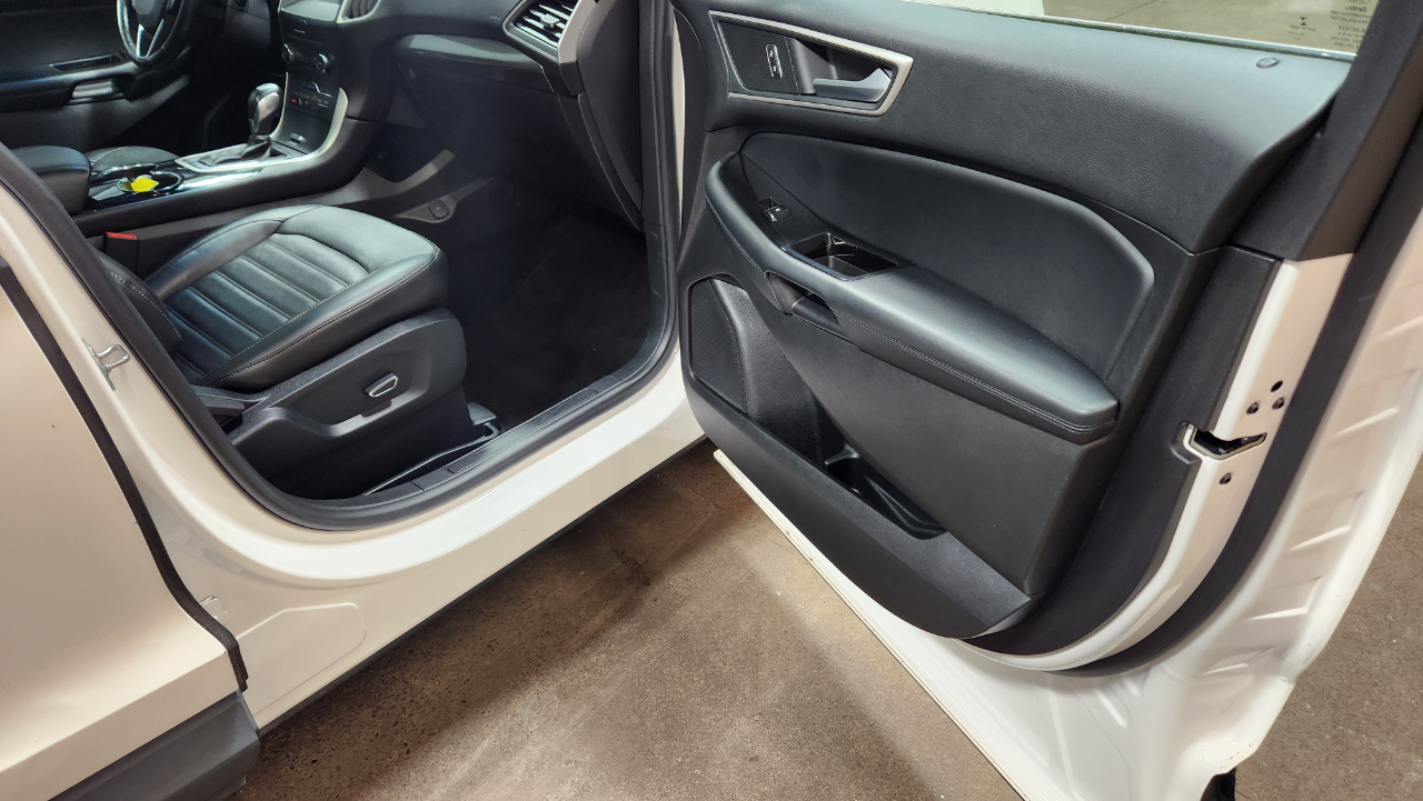 2017 Ford Edge SEL photo 41