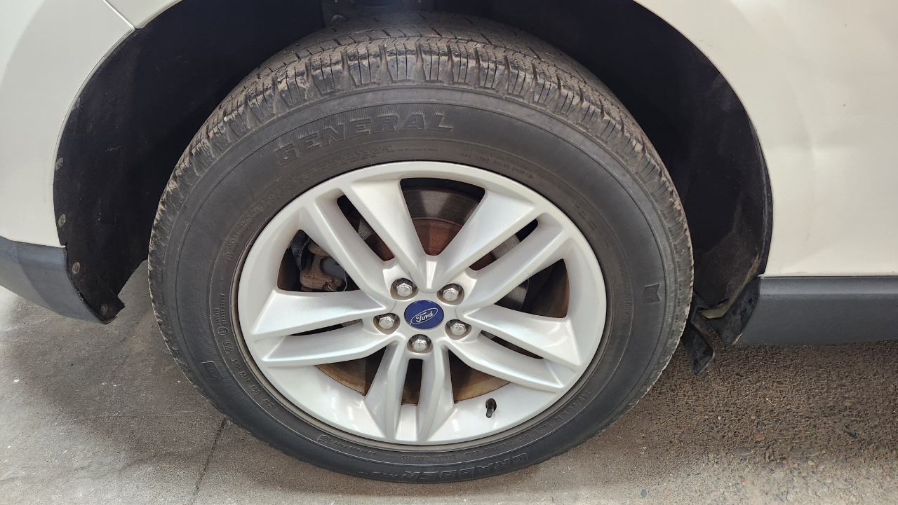 2017 Ford Edge SEL photo 56