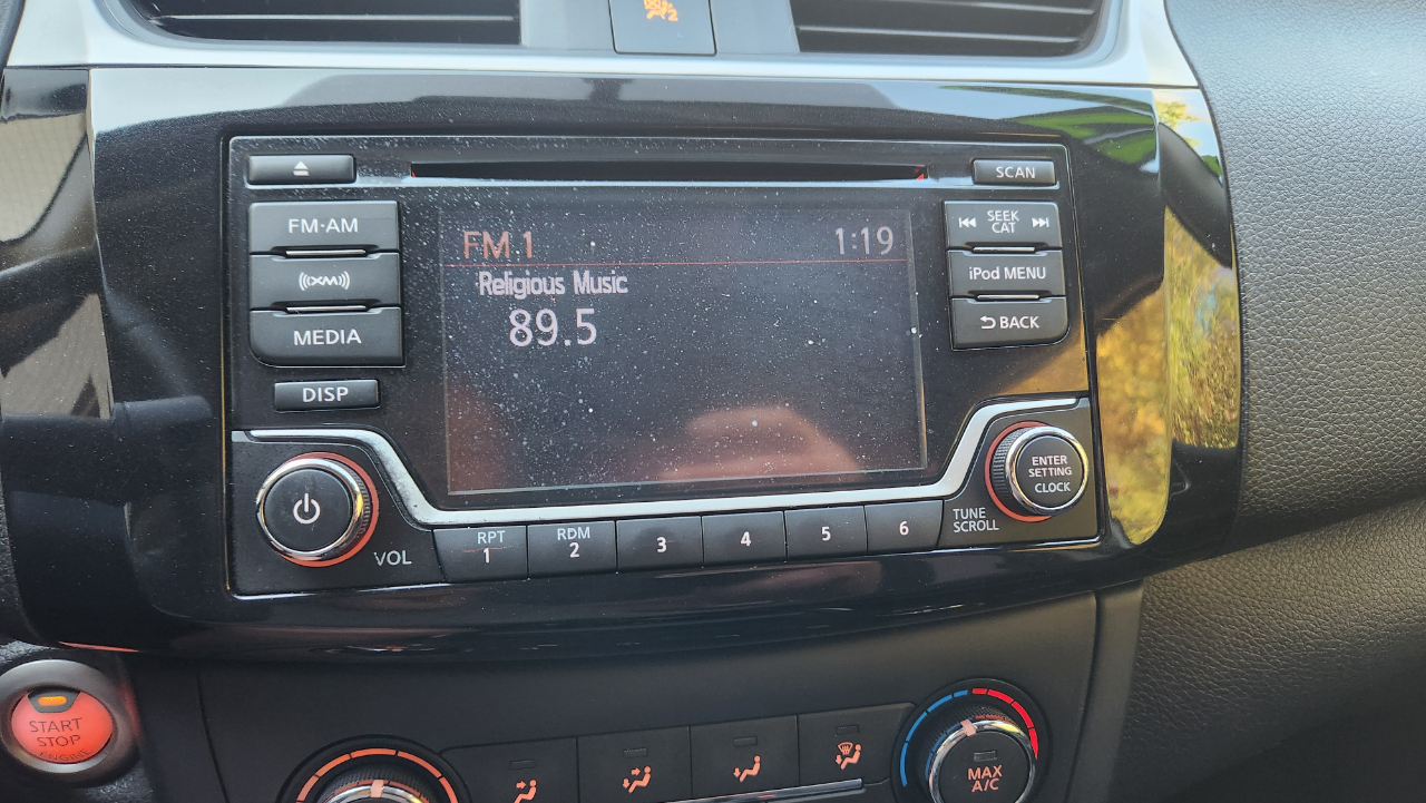 2017 Nissan Sentra SV photo 4