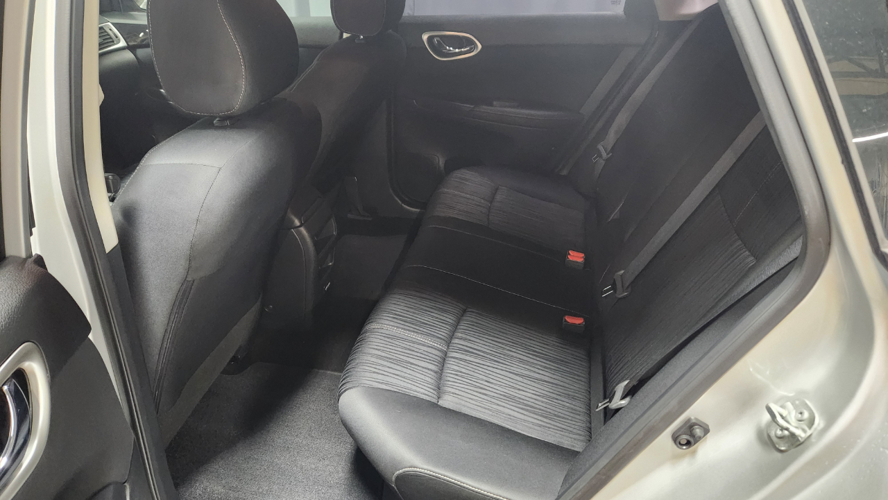 2017 Nissan Sentra SV photo 10
