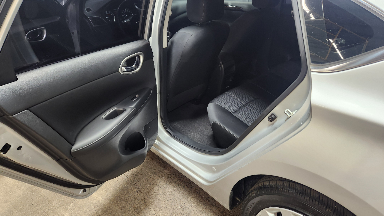 2017 Nissan Sentra SV photo 11
